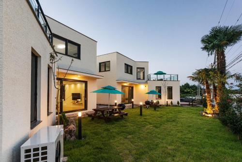 Seogwipo Donnaeco Pension