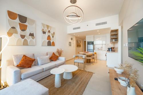 FAM Living - Stylish 1BR Home in Downtown Views 2 - image 5