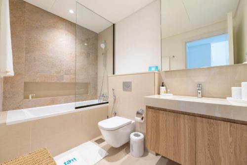 FAM Living - Stylish 1BR Home in Downtown Views 2 - image 9