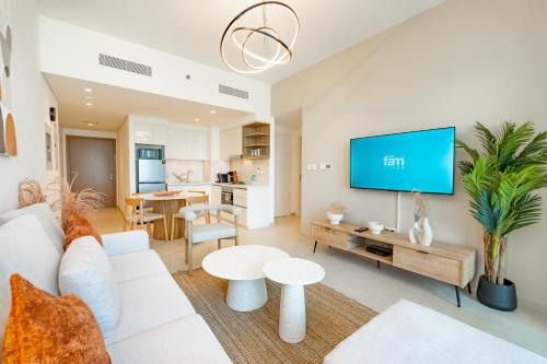 FAM Living - Stylish 1BR Home in Downtown Views 2 - image 2