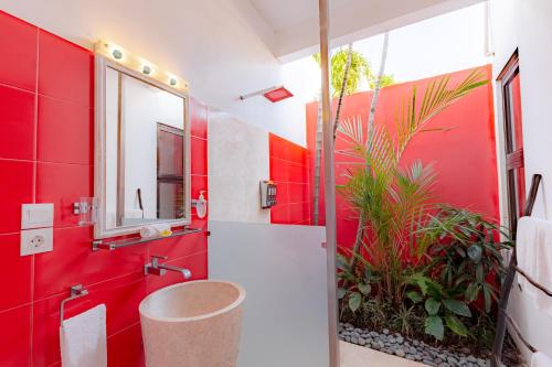One-Bedroom Poolside Terrace Suite image 5