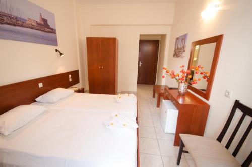 Double or Twin Room image 7