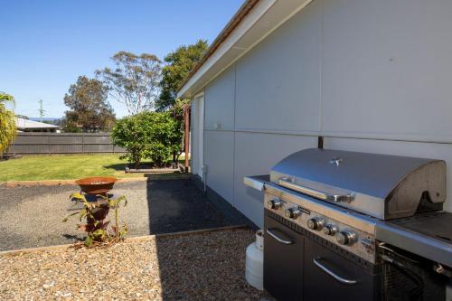 Tranquility - Pet Friendly with Fire Pit - 5 Mins Walk to Basin