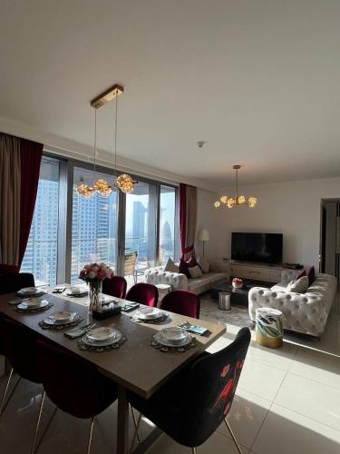 Burj Khalifa view, 3 Bedroom Apartment in Boulevard Point, Connected to Dubai Mall, Dubai