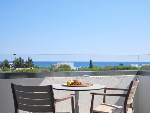 Suite, 2 makuuhuonetta, vue sur la piscine