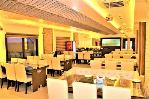 Restaurant, Sambhabana Hotel & Suites  in Tarapith