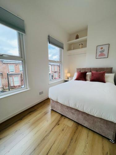 2025 Award Winner Liverpool Peach House - 4 Bedrooms, Liverpool (photo 3)