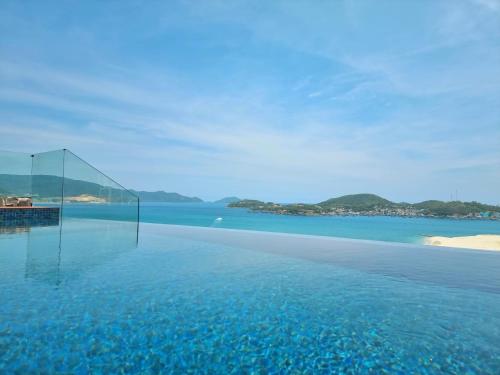 Nha Trang Oceanfront Luxury Villa Anh Nguyen