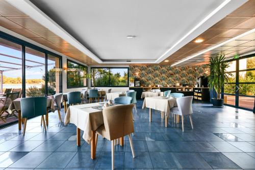 Hotel Le Pavillon Bleu - image 14