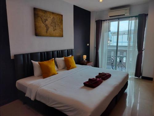 room detail thumbnail 2