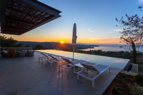 Villa Mamasana - New Magnificent Villa with Infinity Pool & Tennis!