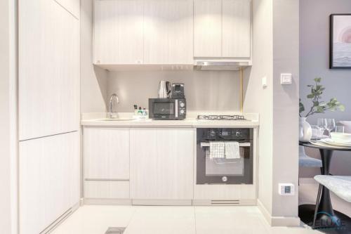Special Deal Scenic 1BR Close to Burj Khalifa by Deluxe Holiday Homes, Dubai (photo 3)