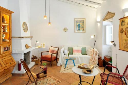 almóada - Eclectic Boutique Home