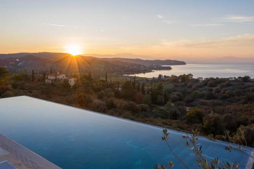 Villa Mamasana - New Magnificent Villa with Infinity Pool & Tennis!