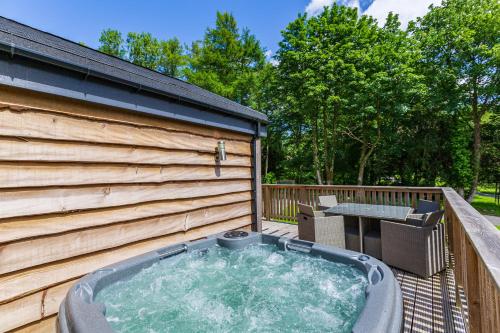 A környék, Squirrel Lodge 43 with Hot Tub in Newton Stewart