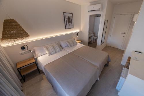 Double or Twin Room image 4