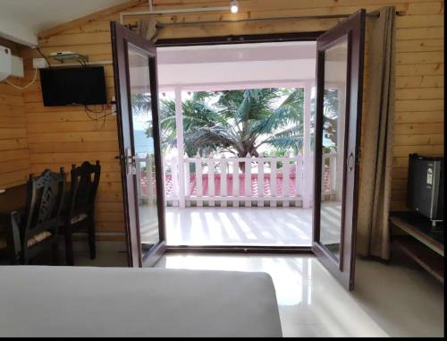 Peles Windsong wooden cottages — Photo 3