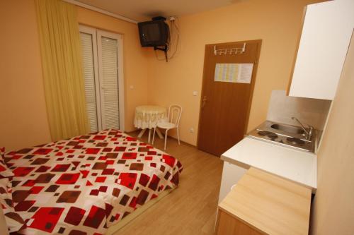 1 queen bed
