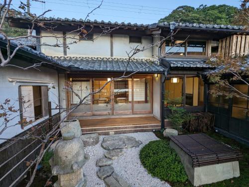 B&B Koza - KOZA River House 湯川邸 - Bed and Breakfast Koza