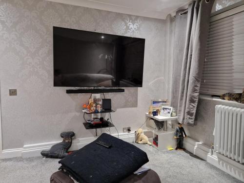 Közös társalgó / TV, Luxury on a Budget Chelmsford - B&B ROOM in a quiet family home in Chelmsford