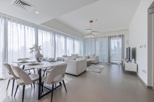 3BDR with Maid Room I Downtown I Burj Khaliva View - image 2