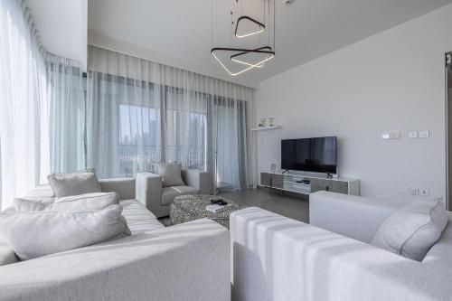 3BDR with Maid Room I Downtown I Burj Khaliva View - image 3