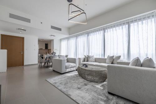 3BDR with Maid Room I Downtown I Burj Khaliva View - image 5