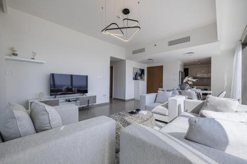 3BDR with Maid Room I Downtown I Burj Khaliva View - image 8