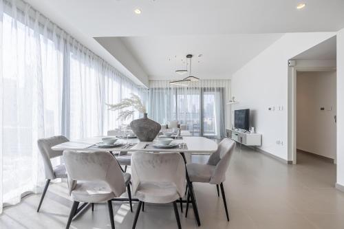 3BDR with Maid Room I Downtown I Burj Khaliva View - image 12