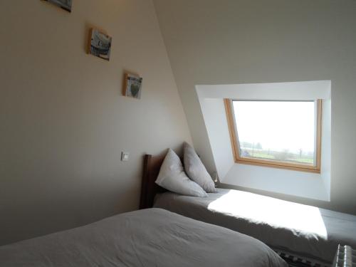 1 queen bed, 2 twin beds