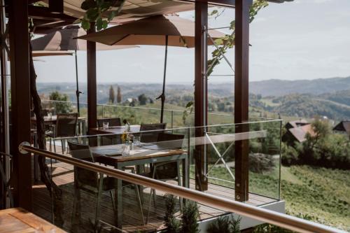 Restaurante, Mahorko Wein Wellness Wasserbuffel in Glanz An Der Weinstrasse