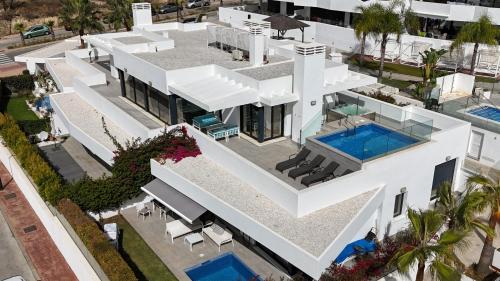Luxury Penthouse, Private Pool & Jacuzzi - La Cala