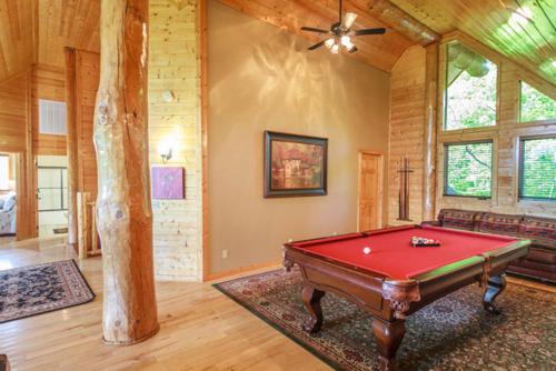 Big Bear Ridge Lodge - Breathtaking mountain views and private forest scenes in amazing large log cabin - image 9