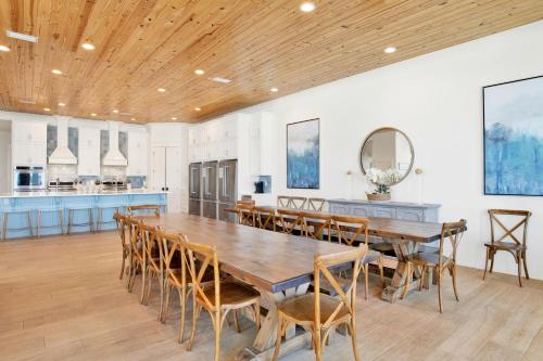 Seaside West 12 Bdrm 115 Bath Private Pools Sleeps 36 - image 5