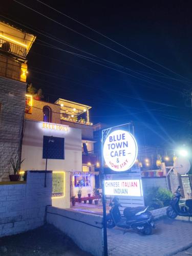 Blue town Hostel & Cafe