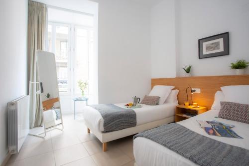 SingularStays Mar44 - image 9