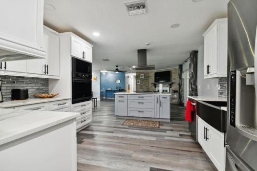 5 Bedroom, King Bed Master Suite in Tampa, USA