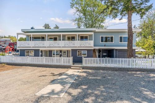 Modern Beach apartment with ease access to the beach and parking