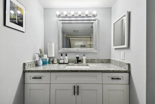 5 Bedroom, King Bed Master Suite in Tampa, USA