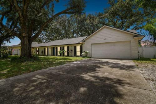 5 Bedroom, King Bed Master Suite in Tampa, USA
