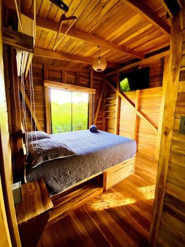 Hoja Azul - Sustainable teak modern cabin in Hojancha