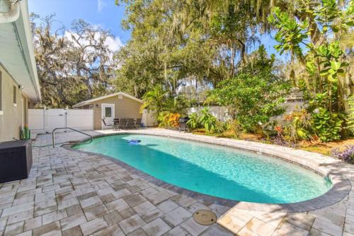 By the River, Pool and King bed in Tampa, USA