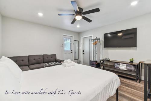 By the River, Pool and King bed in Tampa, USA