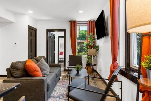 Charming 2 BR Home in Philadelphia, Ideal Location, Ample Parking! Charming 2 BR Home in Philadelphia, Ideal Location, Ample Parking!