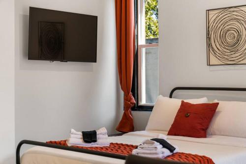 Charming 2 BR Home in Philadelphia, Ideal Location, Ample Parking! Charming 2 BR Home in Philadelphia, Ideal Location, Ample Parking!