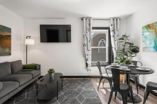 Center City Philly Home, Cozy 1-BR, Ideal Location for 4 Guests! Center City Philly Home, Cozy 1-BR, Ideal Location for 4 Guests!