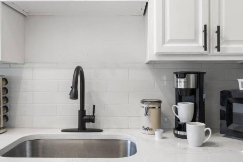 Center City Philly Home, Cozy 1-BR, Ideal Location for 4 Guests! Center City Philly Home, Cozy 1-BR, Ideal Location for 4 Guests!