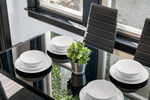 Modern City Luxury Home with Ample Parking in Charming Philly! Modern City Luxury Home with Ample Parking in Charming Philly!