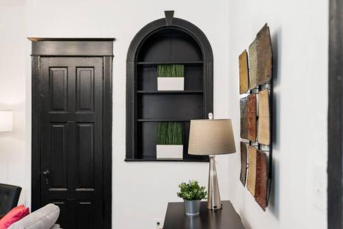 Modern City Luxury Home with Ample Parking in Charming Philly! Modern City Luxury Home with Ample Parking in Charming Philly!