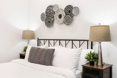 Modern City Luxury Home with Ample Parking in Charming Philly! Modern City Luxury Home with Ample Parking in Charming Philly!